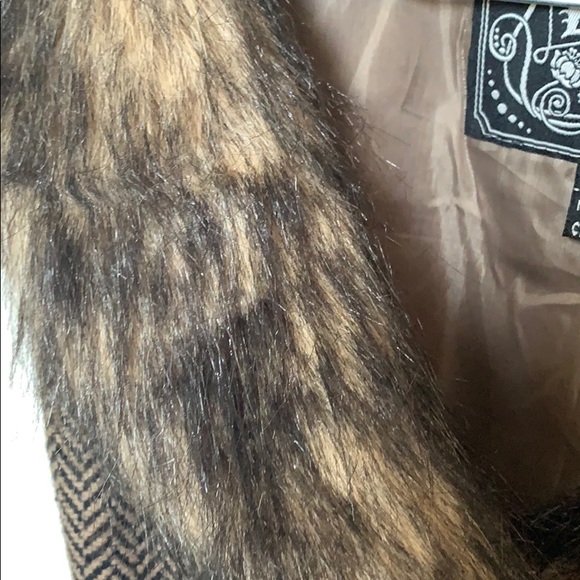 Fur coat . NOT REAL FUR . cause save the animals - Picture 3 of 3